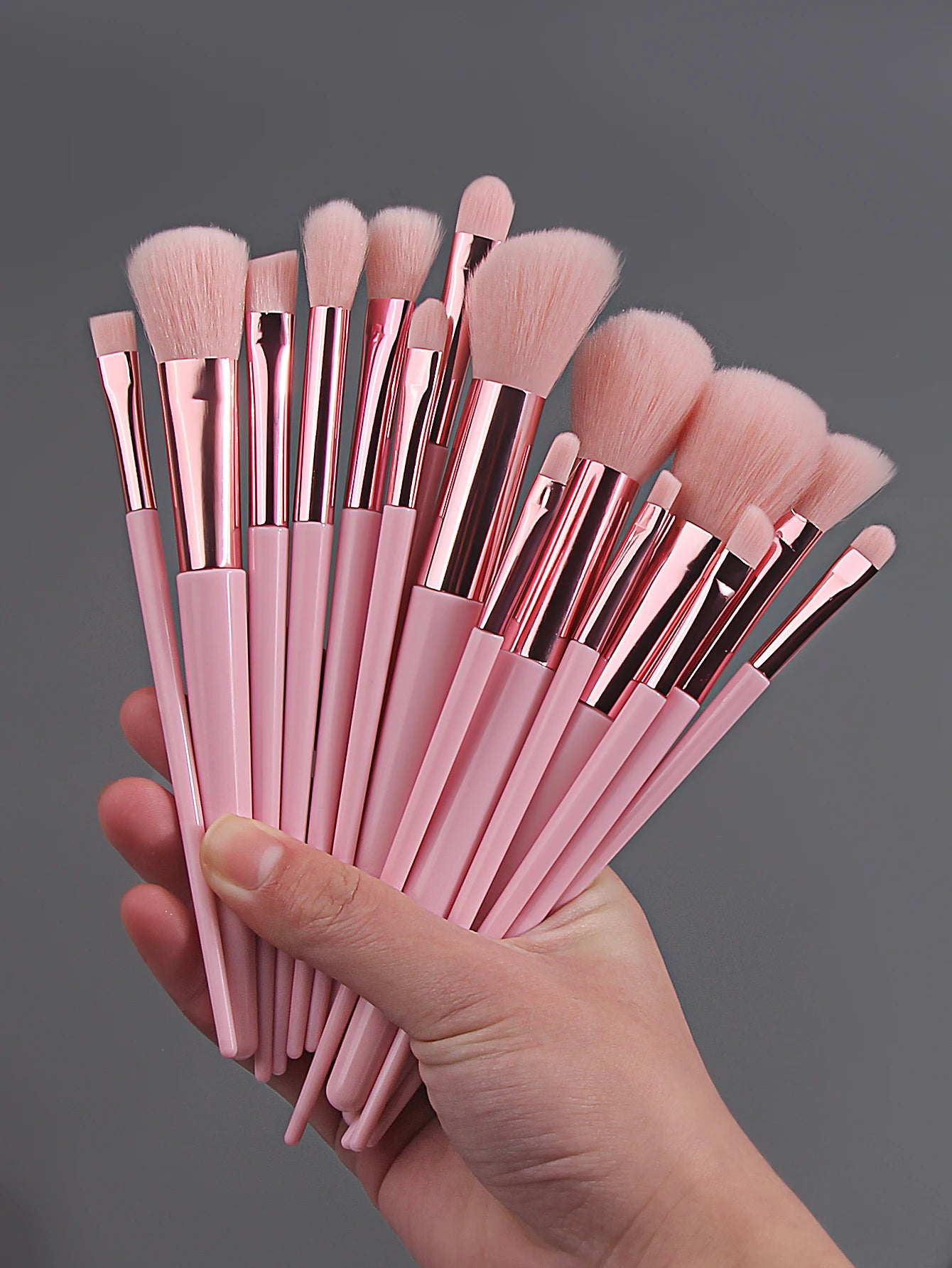 Complete 19-Piece Beauty Tool Set – 15 Makeup Brushes, 2 Sponge Eggs & 2 Triangular Powder Puffs