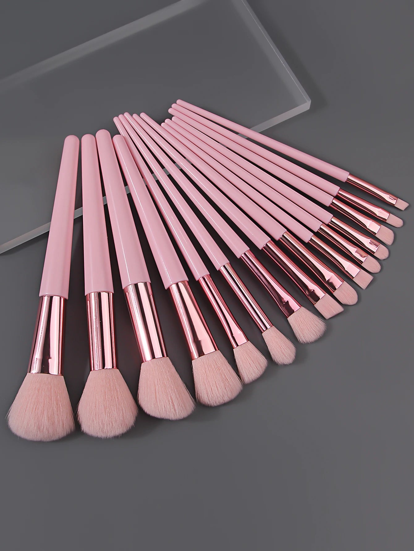 Complete 19-Piece Beauty Tool Set – 15 Makeup Brushes, 2 Sponge Eggs & 2 Triangular Powder Puffs