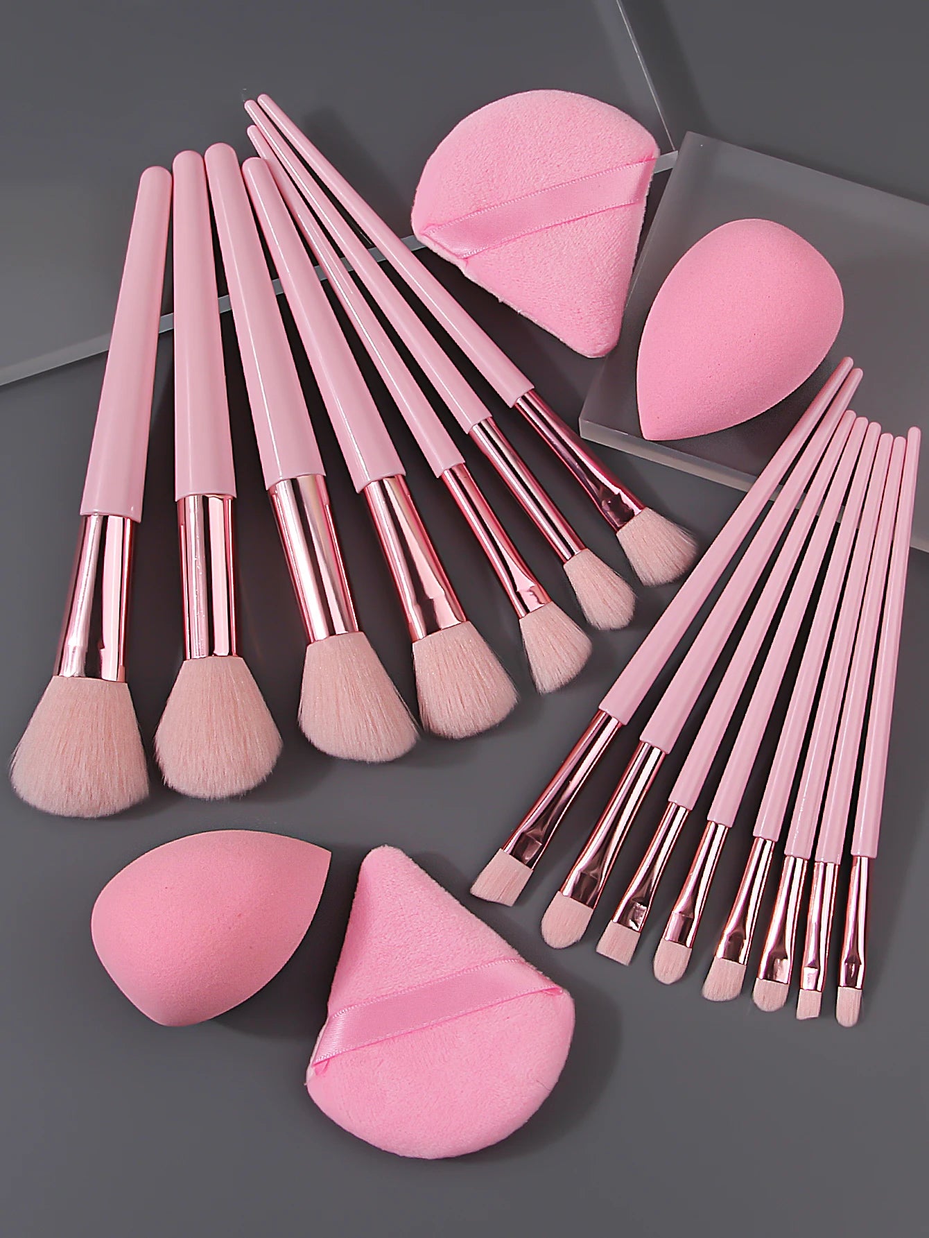 Complete 19-Piece Beauty Tool Set – 15 Makeup Brushes, 2 Sponge Eggs & 2 Triangular Powder Puffs